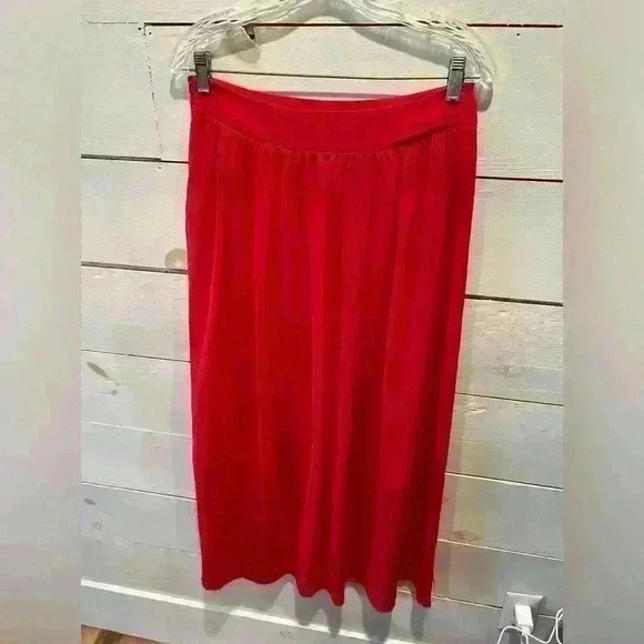 Banana republic skirt, distressed hem, size 4 red, excellent preowned condition - Picture 2 of 7